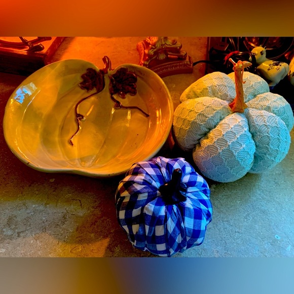 PALM TREE CO. LTD Beige PUMPKIN 10 inch Serving Plate Plus Two Other Pumpkin Lot - Picture 1 of 9